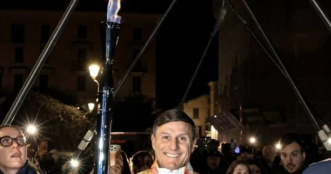 Zanetti Olimpiya məşəlini daşıdı Şəkillər