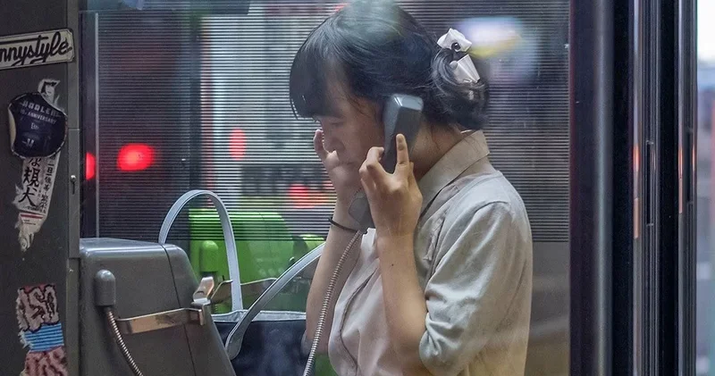 Vəfat edənlərlə “danışmaq” üçün telefon kabinəsi KONKRET