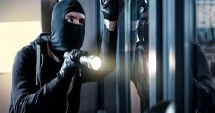 Ucarda mağazanı qarət edən qara maskalılar TUTULDU