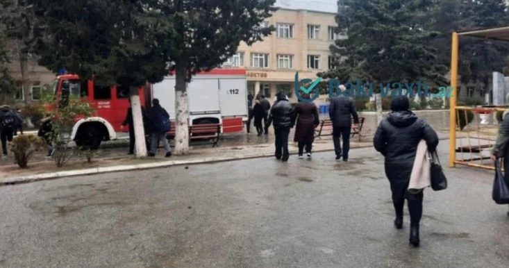 Bakıda bu orta məktəbdə YANĞIN BAŞ VERDİ FOTOLAR