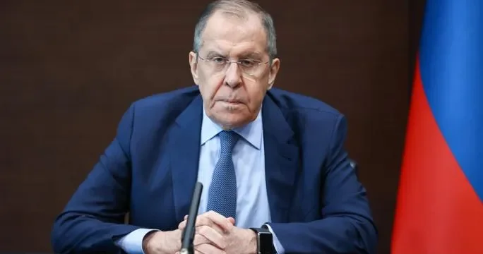 Zelenski yalnız özünün siyasi taleyi barədə düşünür Lavrov