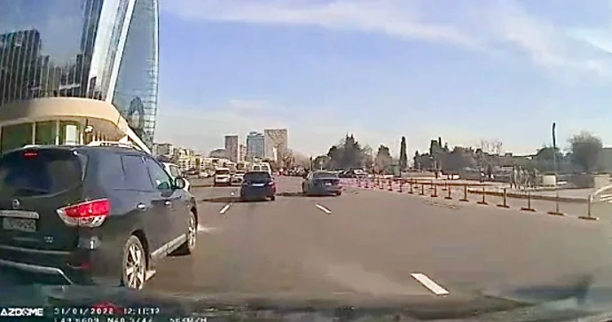 Zolağına sığmayan sürücü prospektdə qəza şəraiti yaratdı VİDEO