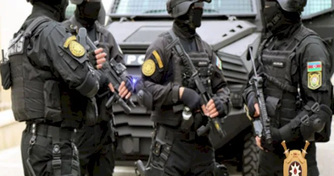 Xətaidə unikal olay: 42 yaşlı şəxsi təhdid edən 3 nəfər qandallandı