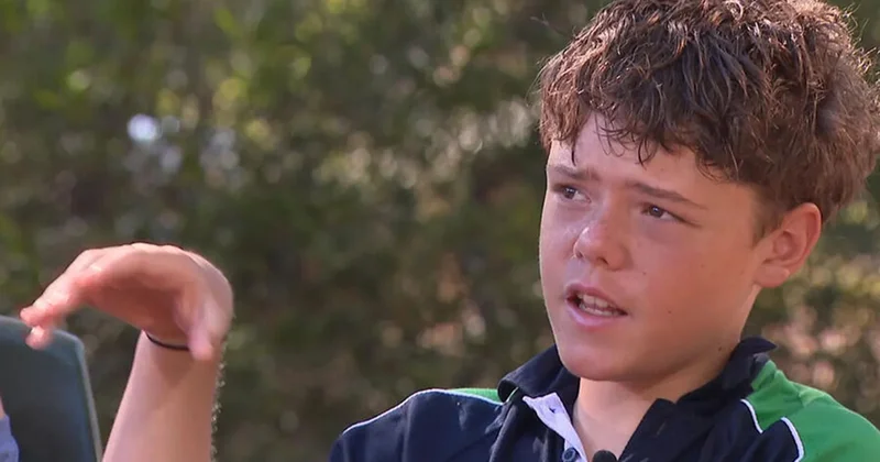 4 saat dənizdə üzüb ailəsini xilas etdi Video