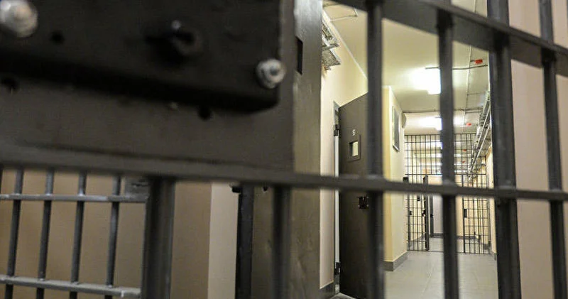 Напавший c топором на своих племянников мужчина умер