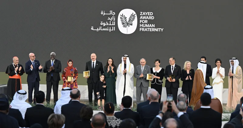 Prezidentin qızı və nəvəsi ilə qatıldığı mərasimdən FOTOLAR