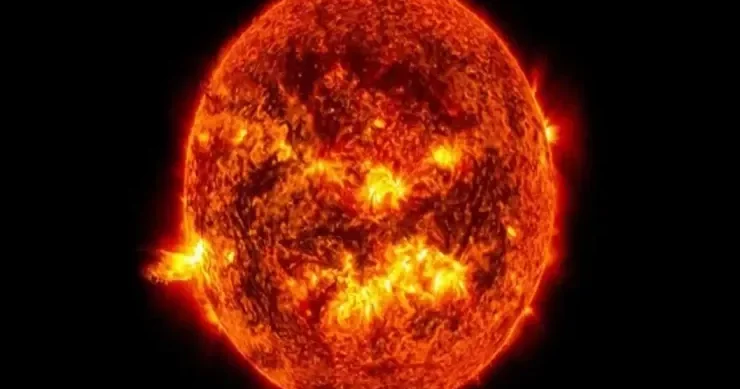 Günəşdə dörd böyük partlayış: Elektrik kəsilə bilər XƏBƏRDARLIQ