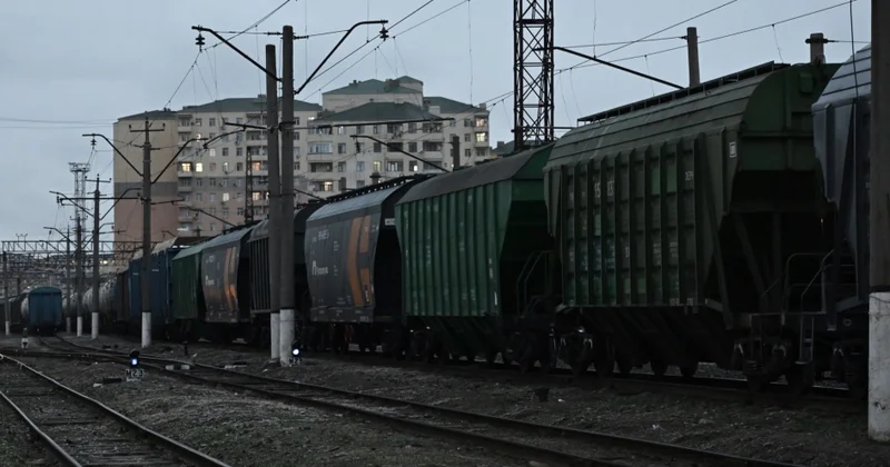 Növbəti yük qatarı Azərbaycandan Ermənistana yola düşdü (FOTO)