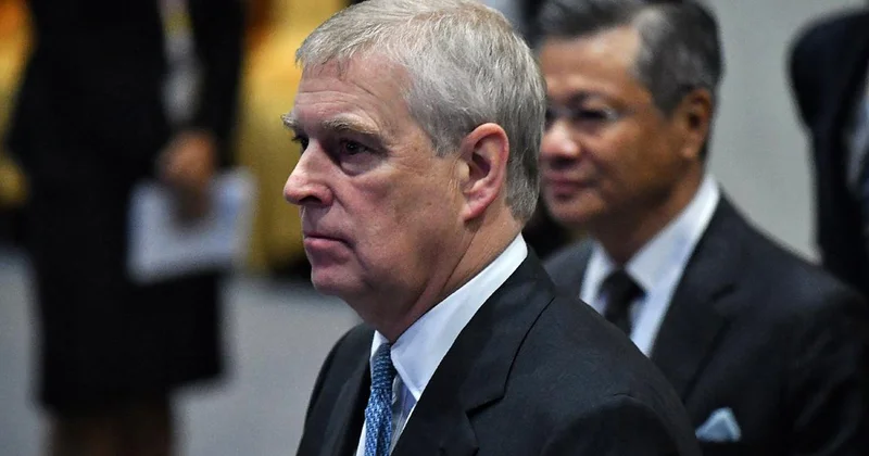 Biabırçı görüntüləri üzə çıxdıqdan sonra Vindzor qəsrini tərk etdi