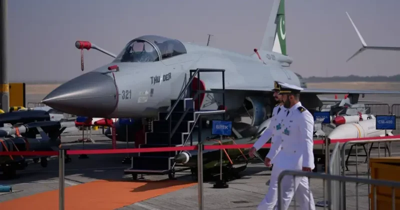 Пакистанский JF 17 бросает вызов западным истребителям Цена и боевой опыт