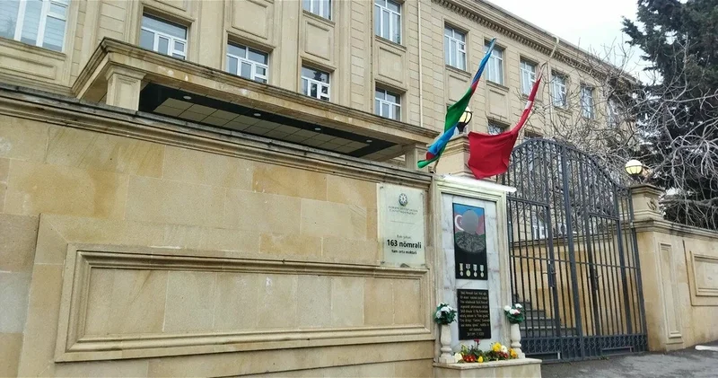 В школе №163 десятиклассник выпал из окна