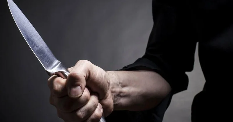 Anasını qorumaq istəyərkən atasını öldürdü