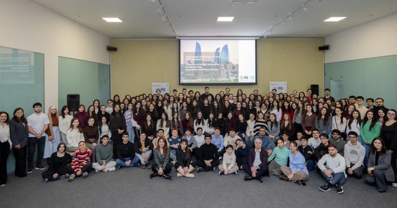 WUF13 üzrə Könüllülük Proqramı çərçivəsində “Dayanıqlı şəhərsalma və Davranışlar” mövzusunda 1 000 ə yaxın iştirakçı üçün təlimlər keçirilir