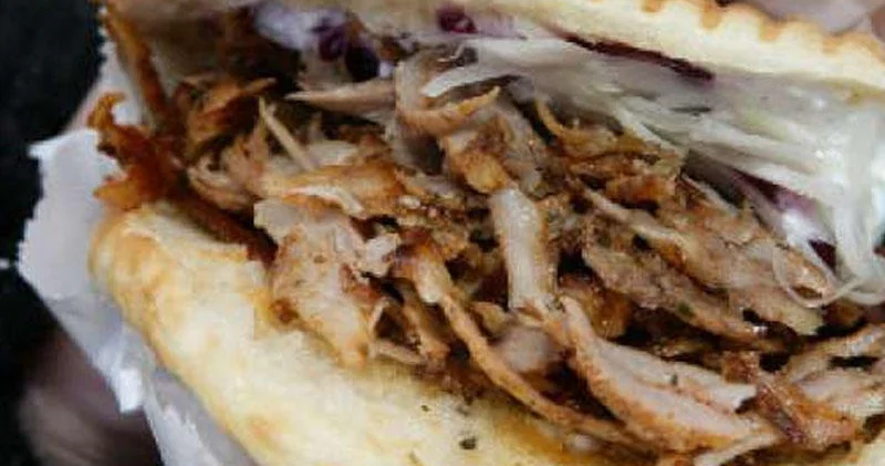 Acıktım restoranında dönərdən şüşə çıxdı Müşətrinin dilini kəsdi