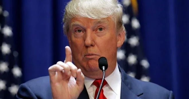 Sən ən pis müxbirsən Tramp əsəbiləşdi