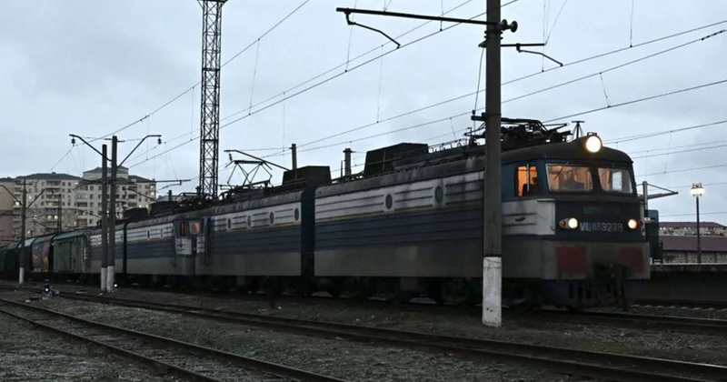 Taxıl yüklü 8 vaqon Ermənistana gedir Foto