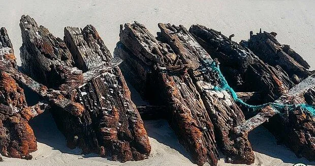 На пляже нашли потерпевший крушение 136 лет назад корабль