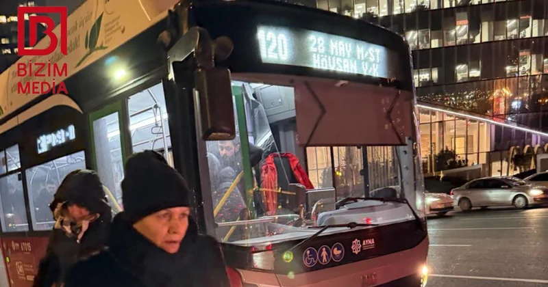Bakıda TRAGİKOMİK OLAY “BakuBus”un eyni marşrutda iki avtobusu ard arda qəzaya düşdü ÖZƏL/FOTO