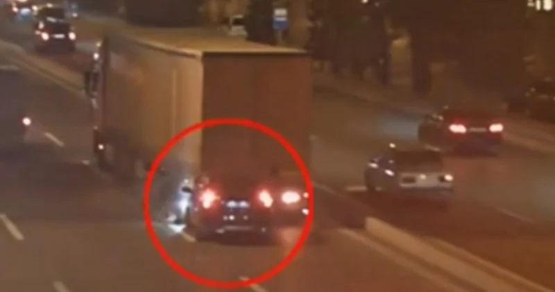 “Bağırov” tunelindən keçə bilməyən yük maşını qəzaya düşdü Video