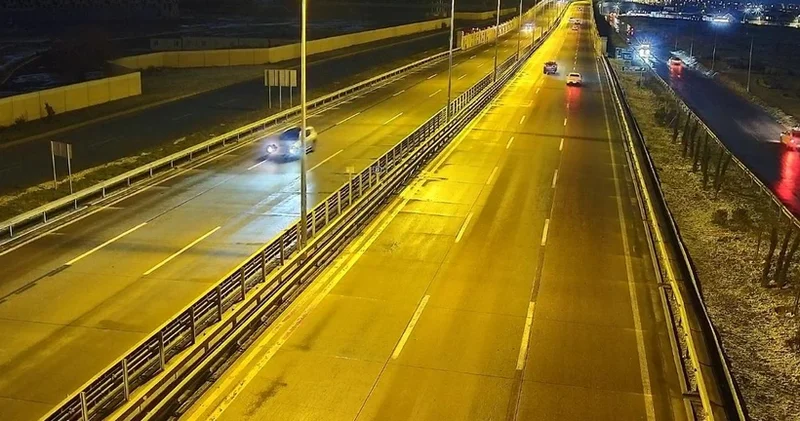 В Баку на ряде магистралей из за непогоды снижен скоростной режим