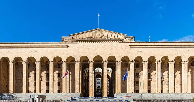 Парламент Грузии приступил к рассмотрению поправок в закон Об общем образовании