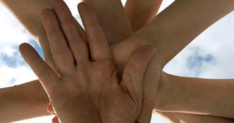 4 Fevral dünyada Qardaşlıq Günüdür