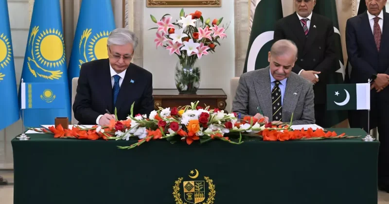 Токаев и Шариф подписали Совместную декларацию