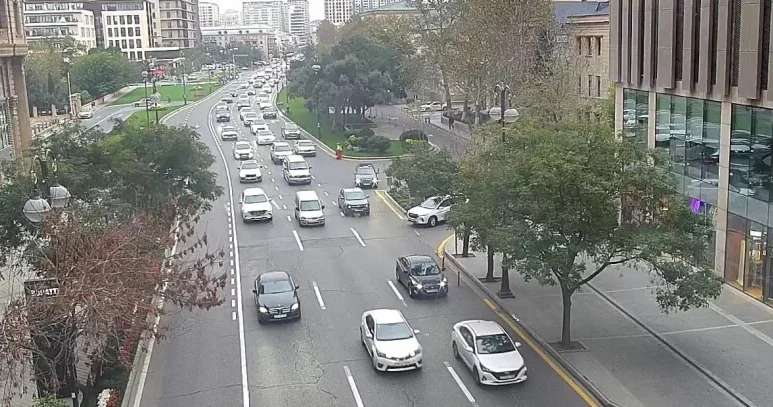 Bakının 16 yolunda tıxac var SİYAHI