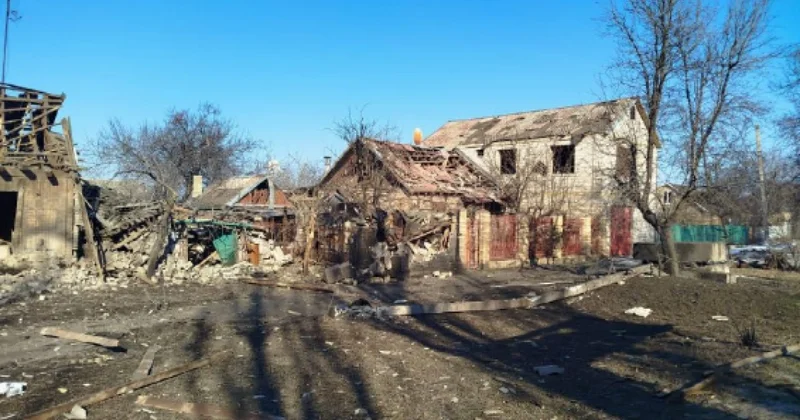 Rusiya ordusu Donetsk bölgəsini kasetli sursatlarla atəşə tutub, 7 nəfər ölüb