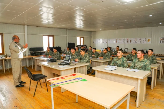 Müdafiə Nazirliyinin istehkamçılarına ANAMA tərəfindən təlimlər keçirilib