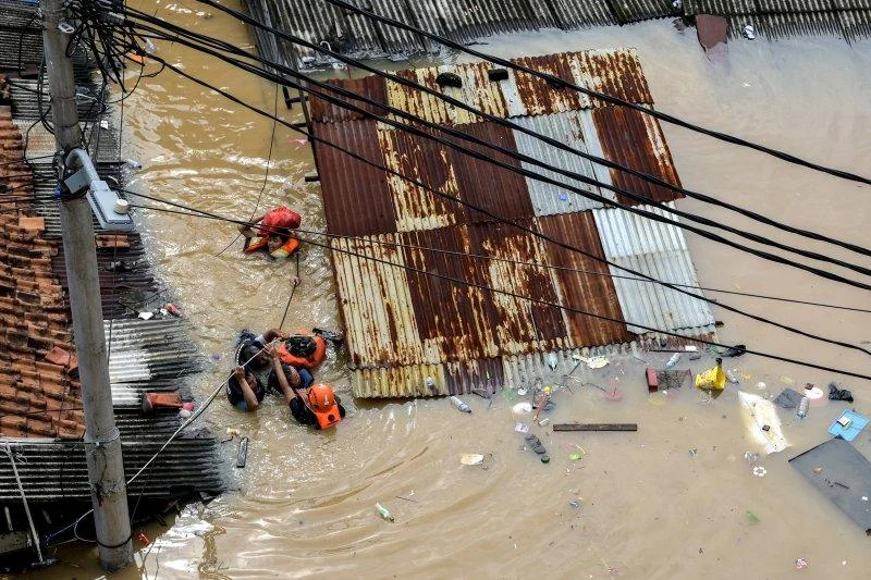 İndoneziyada daşqınlar: mindən çox ev su altında qalıb