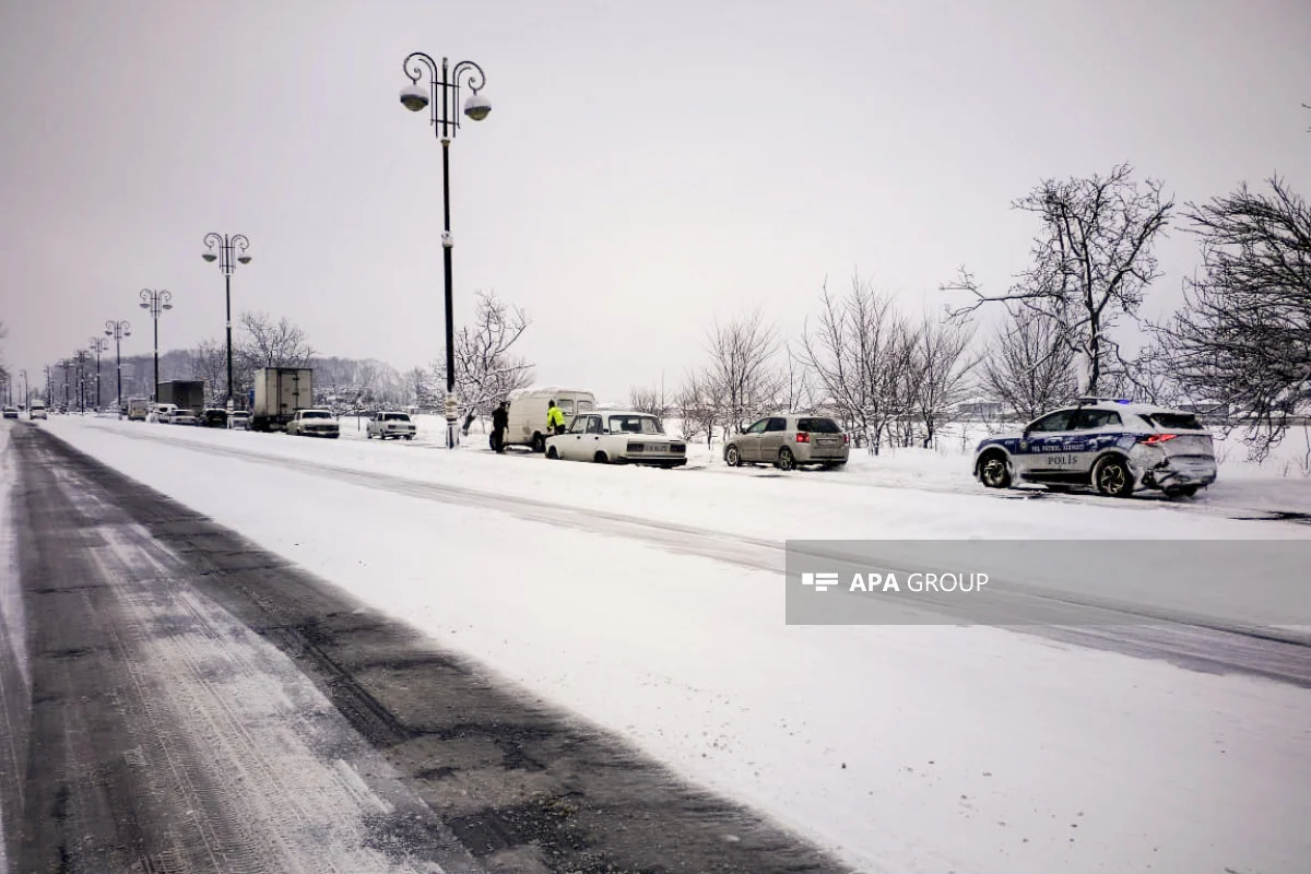 В регионах Азербайджана сохраняется снежная погода