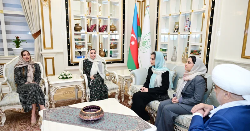Leyla Əliyeva və Arzu Əliyeva iftar mərasimində FOTO