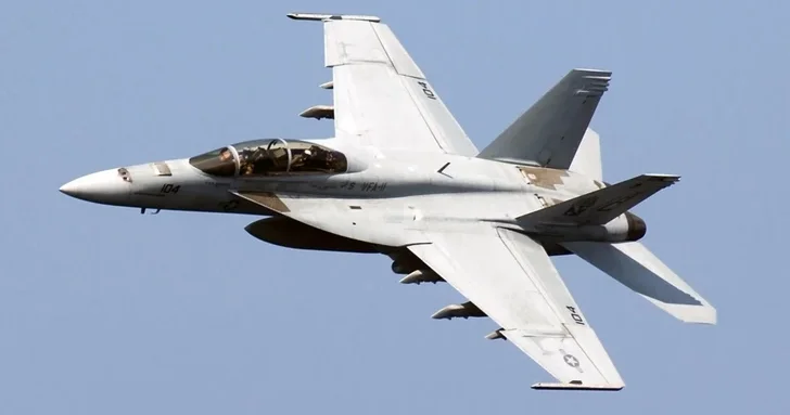 Кувейтский F/A 18 по ошибке сбил три истребителя ВВС США