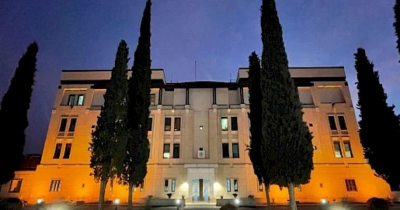 ABŞ Kiprdəki səfirliyinin əməkdaşlarına adanı tərk etməyə icazə verib
