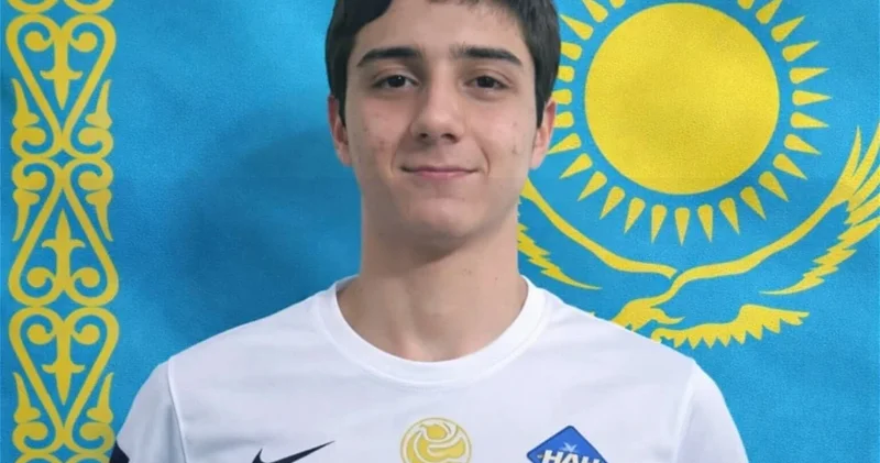 Карабах конкурирует с Галатасараем за 16 летнего форварда