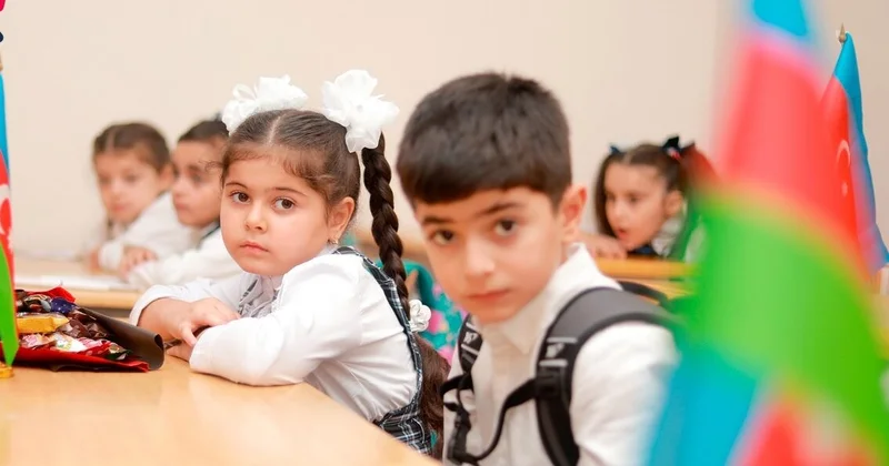 Şagird çantalarının yüngülləşdirilməsi məsələsi gündəmdədir