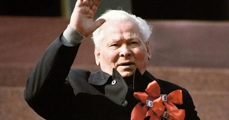“Təmiz kommunist” Çernenkonun banderolları onun kabinetindən qalaq qalaq pullar tapılıb