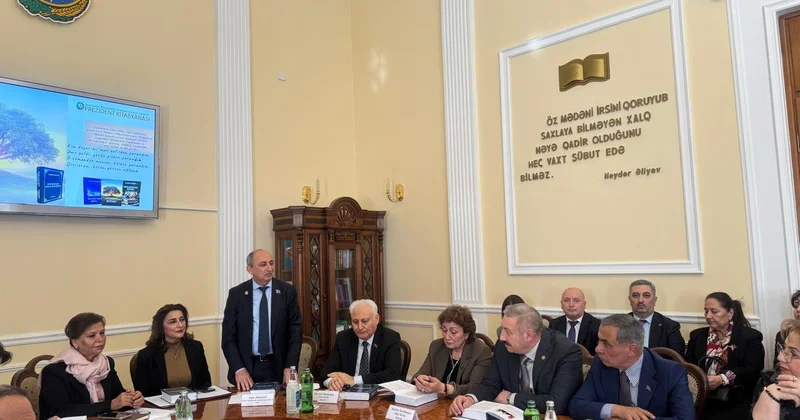 “Qərbi Azərbaycan: danışan izlərin işığında” kitabının təqdimatı keçirildi Fotolar