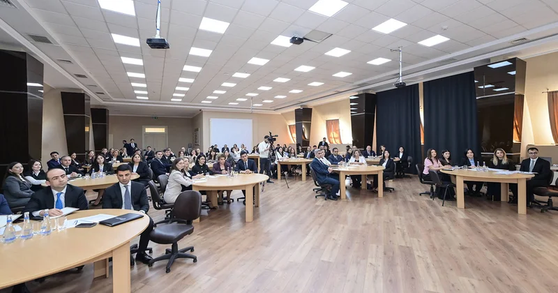 Nazir yeni direktorlarla məktəb idarəetməsini müzakirə etdi Fotolar