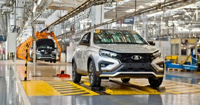 AvtoVAZ istehsal xətlərini bağlayır: Lada avtomobillərinin satışları niyə azalır? FOTO