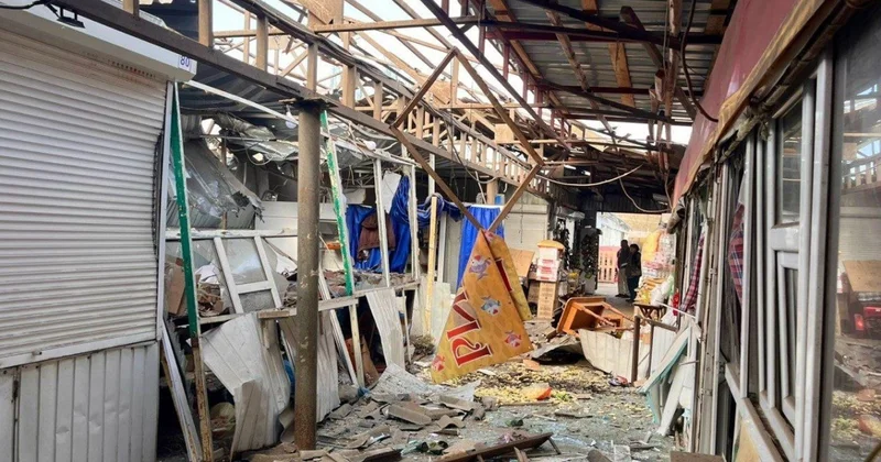 Rusiya ordusu Ukraynada bazarı dronla vurub: 5 nəfər ölüb, 19 yaralı var