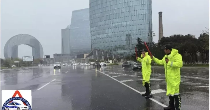 В Азербайджане водителей призвали к осторожности в дождливую погоду