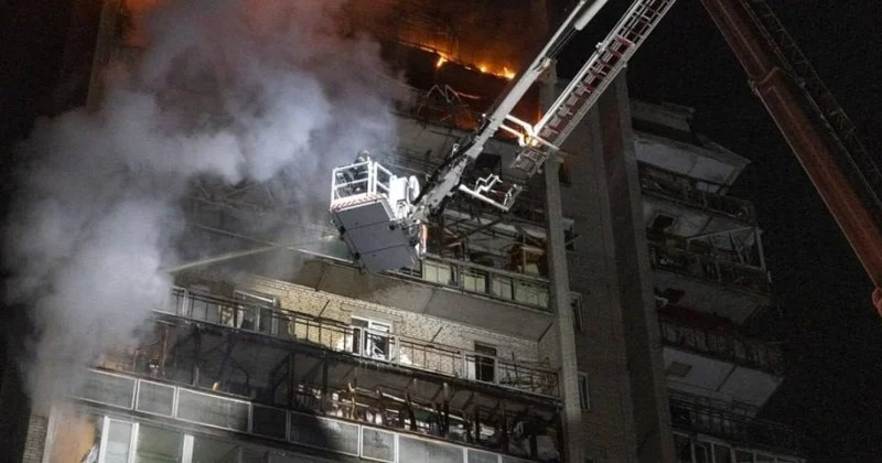 Российский дрон влетел в многоэтажку: есть пострадавшие видео