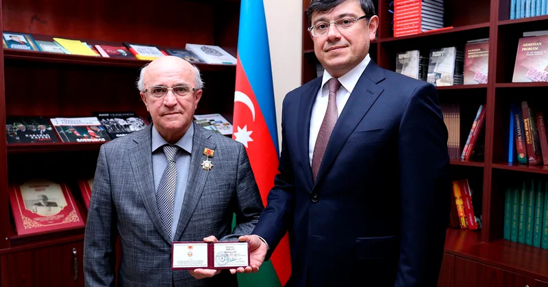 Fuad Muradov onu “Diaspor fəaliyyətində xidmətə görə” medalı ilə təltif etdi Foto