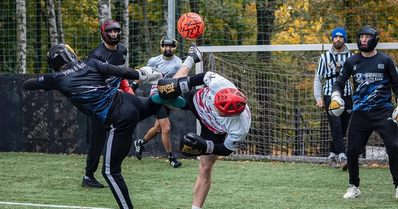 Qaydaları alt üst edən qəddar idman: Polşada “Braveball” fırtınası əsir FOTO/VİDEO