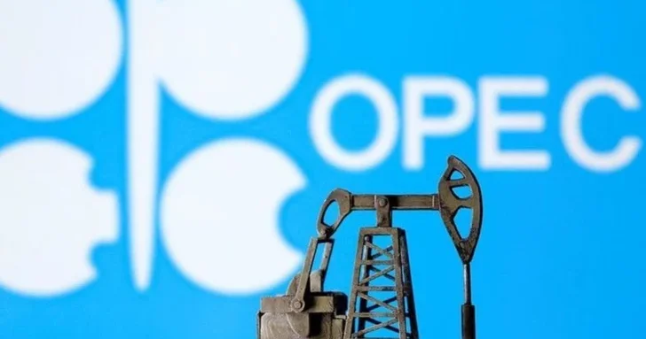 ОПЕК+ увеличит добычу нефти втрое сверх плана