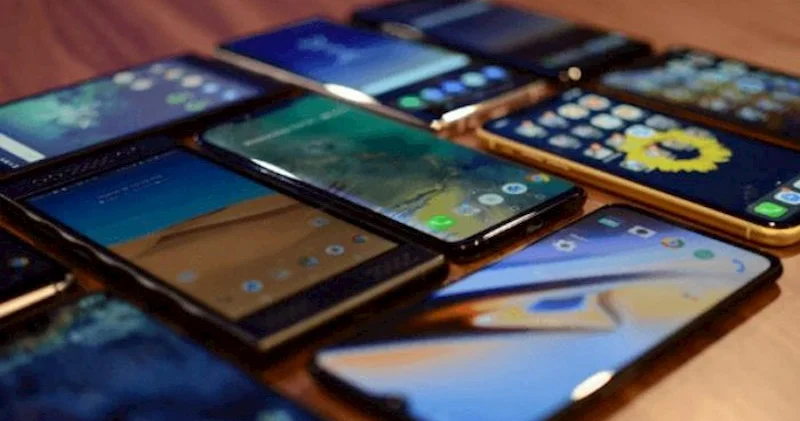 Türkiyədə 4 mobil telefon modelinin satışı qadağan edildi