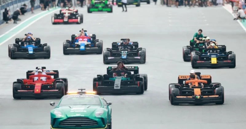 Lego dan hazırlanmış Formula 1 bolidlərinin paradı keçirildi