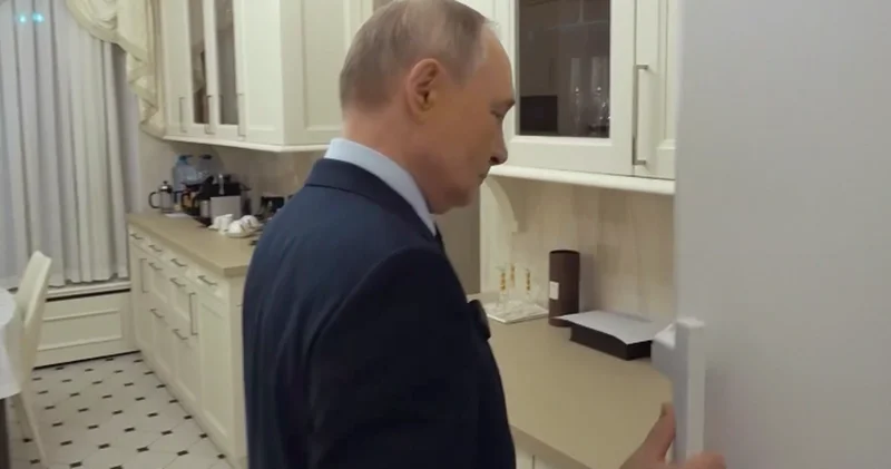 Putin soyuducuda nə saxladığını göstərdi